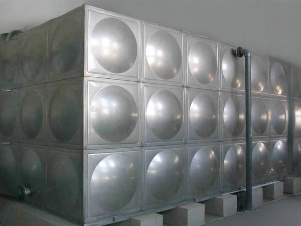 如何確保洛陽不銹鋼保溫水箱二次加壓設備節能改造的效果和質量？